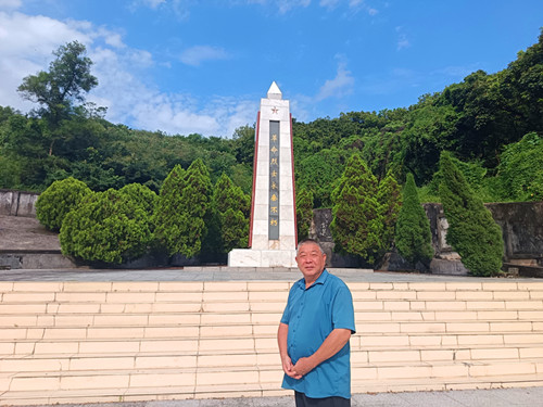 1759403278638112.jpg 2025年9月20日广西壮族自治区玉林市容县容州镇杨叶村佛子冲百足山,容县烈士纪念碑_副本.jpg