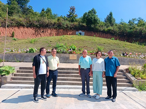 1760006366196600.jpg 2025年10月5日到湖南省邵东市灵官殿镇衡宝战役中乡战场的白鹿北山烈士陵园2_副本.jpg