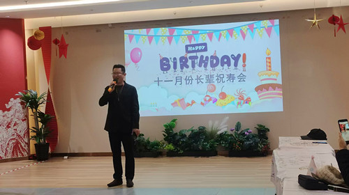 1763208887699189.jpg 养老院的院长:为长者们生日会致词 20251115195237_副本.jpg