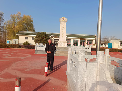 2025年11月23日到北京市顺义区北小镇东府村烈士纪念碑_副本.jpg