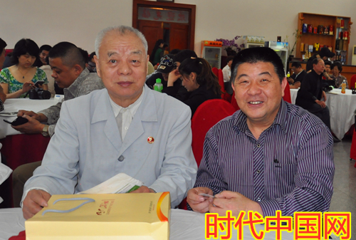 时代中国网总编周秋连（右）与毛主席女婿王景清_副本.jpg