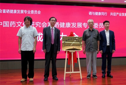 1758879309197097.jpg 2025092675914473.jpg